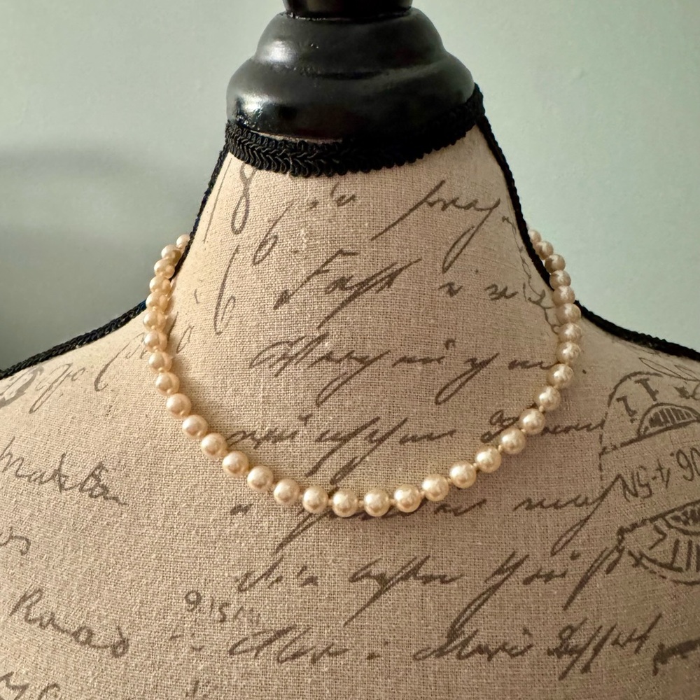 Elegant Cream Pearl Necklace